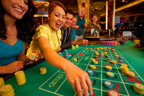Review Gambling Websites People PLaying Games